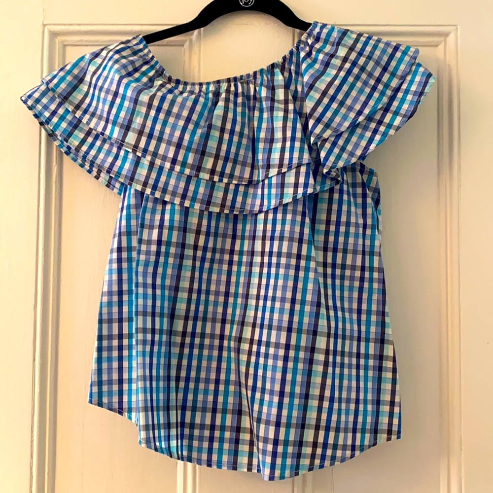 Flirty off-the-shoulder plaid top.